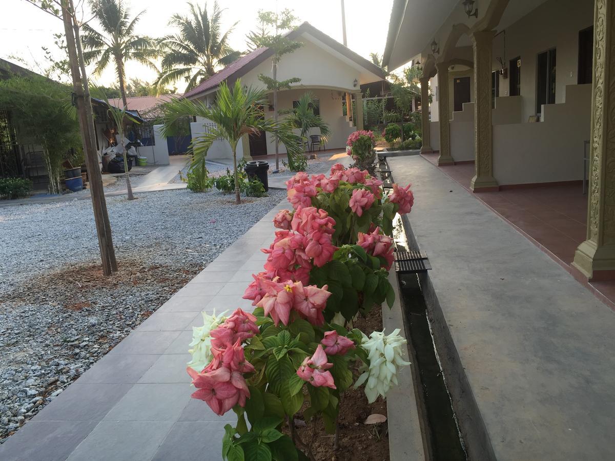 Dhania Cenang Beach Motel Pantai Cenang (Langkawi) Exterior foto