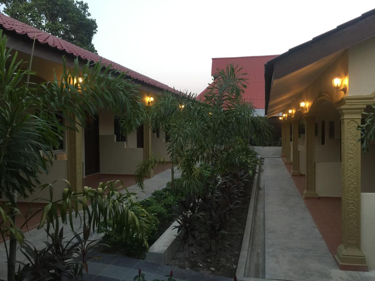 Dhania Cenang Beach Motel Pantai Cenang (Langkawi) Exterior foto